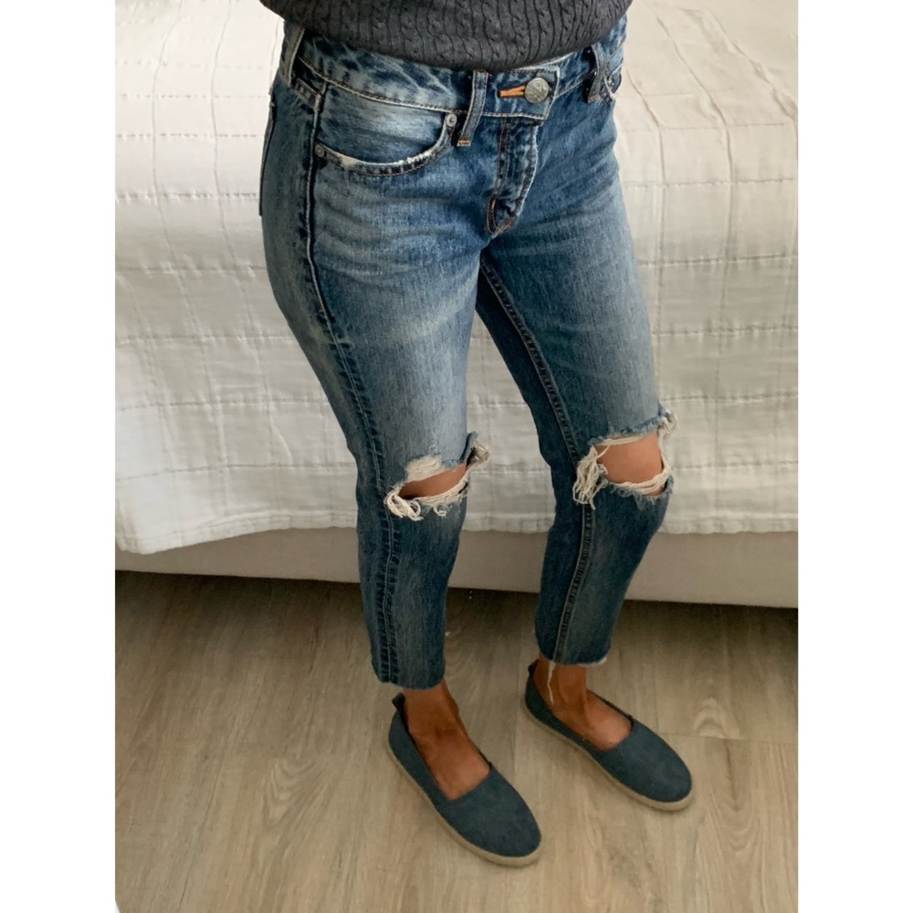 Moussy Vinatge Distressed Cropped Jean 26